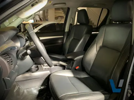 TOYOTA Hilux Caminhonete 2.8 16V SRX 4X4 DIESEL CABINE DUPLA AUTOM�TICO, Foto 10