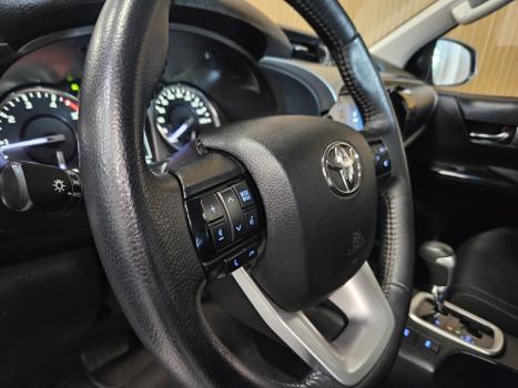 TOYOTA Hilux Caminhonete 2.8 16V 4P SR 4X4 DIESEL CABINE DUPLA AUTOM�TICO, Foto 8
