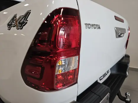 TOYOTA Hilux Caminhonete 2.8 16V 4P SR 4X4 DIESEL CABINE DUPLA AUTOM�TICO, Foto 17