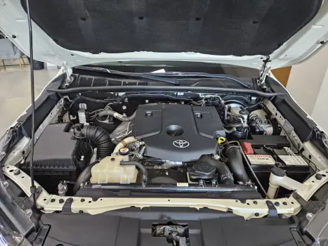 TOYOTA Hilux Caminhonete 2.8 16V 4P SR 4X4 DIESEL CABINE DUPLA AUTOM�TICO, Foto 18