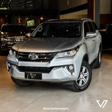 TOYOTA Hilux SW4 2.7 16V 4P FLEX SRV 7 LUGARES AUTOM�TICO, Foto 3