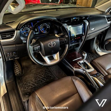 TOYOTA Hilux SW4 2.7 16V 4P FLEX SRV 7 LUGARES AUTOM�TICO, Foto 16