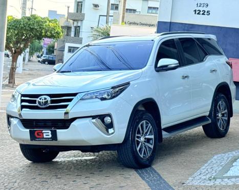 TOYOTA Hilux SW4 2.8 16V 4P SRX 4X4 7 LUGARES TURBO DIESEL AUTOMTICO, Foto 3