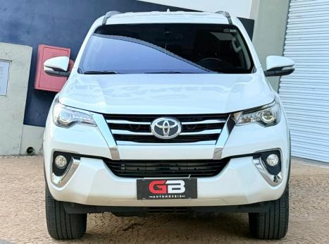 TOYOTA Hilux SW4 2.8 16V 4P SRX 4X4 7 LUGARES TURBO DIESEL AUTOMTICO, Foto 4