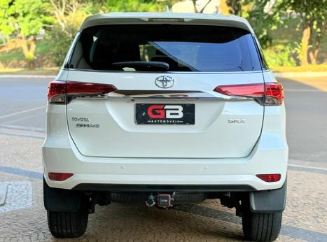 TOYOTA Hilux SW4 2.8 16V 4P SRX 4X4 7 LUGARES TURBO DIESEL AUTOMTICO, Foto 5