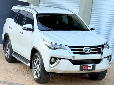 TOYOTA Hilux SW4 2.8 16V 4P SRX 4X4 7 LUGARES TURBO DIESEL AUTOMTICO, Foto 1