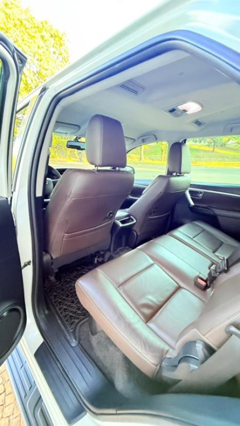 TOYOTA Hilux SW4 2.8 16V 4P SRX 4X4 7 LUGARES TURBO DIESEL AUTOMTICO, Foto 9