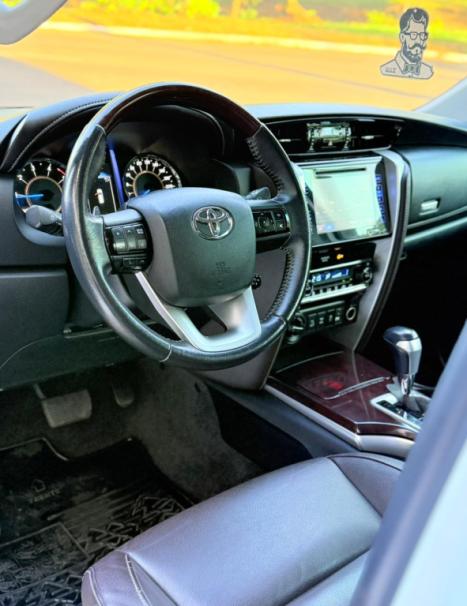 TOYOTA Hilux SW4 2.8 16V 4P SRX 4X4 7 LUGARES TURBO DIESEL AUTOMTICO, Foto 10