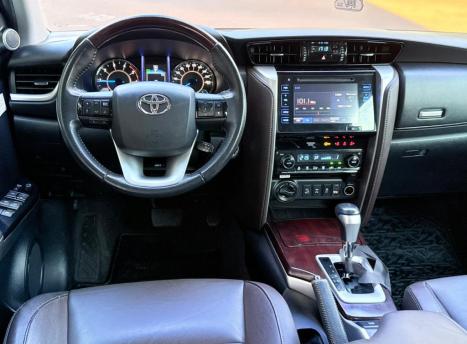 TOYOTA Hilux SW4 2.8 16V 4P SRX 4X4 7 LUGARES TURBO DIESEL AUTOMTICO, Foto 11