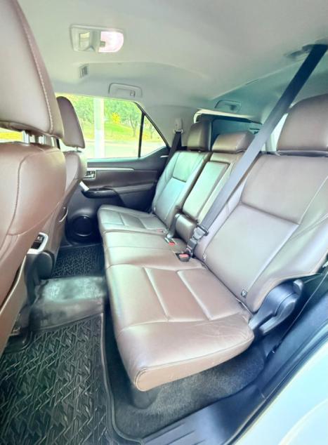 TOYOTA Hilux SW4 2.8 16V 4P SRX 4X4 7 LUGARES TURBO DIESEL AUTOMTICO, Foto 12