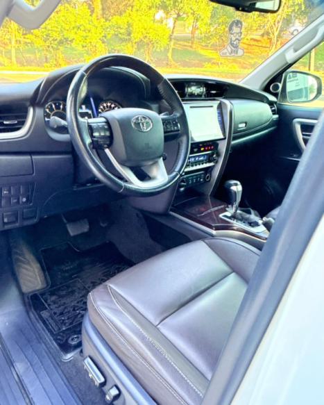 TOYOTA Hilux SW4 2.8 16V 4P SRX 4X4 7 LUGARES TURBO DIESEL AUTOMTICO, Foto 14