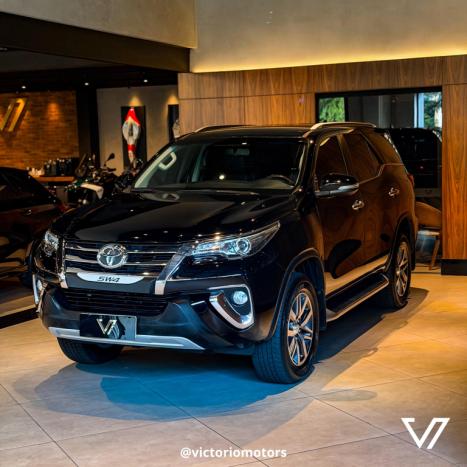 TOYOTA Hilux SW4 2.8 4P SRX 4X4 TURBO DIESEL AUTOM�TICO, Foto 8