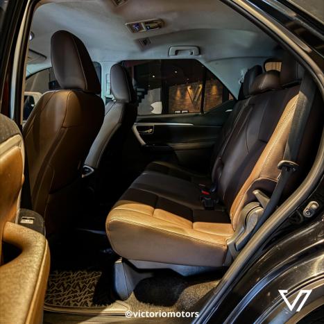 TOYOTA Hilux SW4 2.8 4P SRX 4X4 TURBO DIESEL AUTOM�TICO, Foto 10