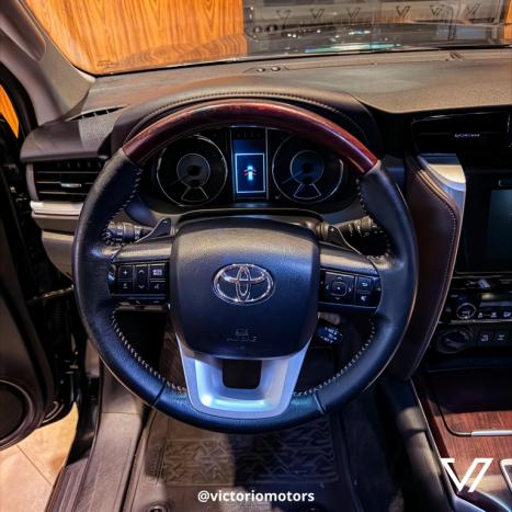 TOYOTA Hilux SW4 2.8 4P SRX 4X4 TURBO DIESEL AUTOM�TICO, Foto 13