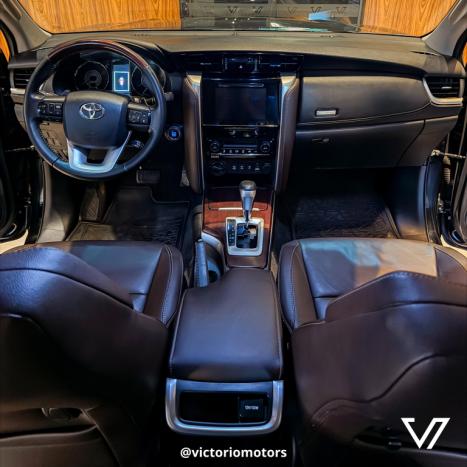 TOYOTA Hilux SW4 2.8 4P SRX 4X4 TURBO DIESEL AUTOM�TICO, Foto 14