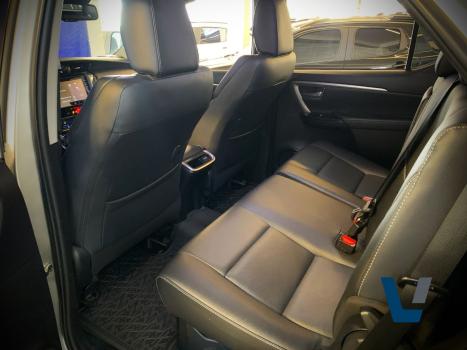 TOYOTA Hilux SW4 2.8 16V 4P SRX 4X4 7 LUGARES TURBO DIESEL AUTOM�TICO, Foto 13