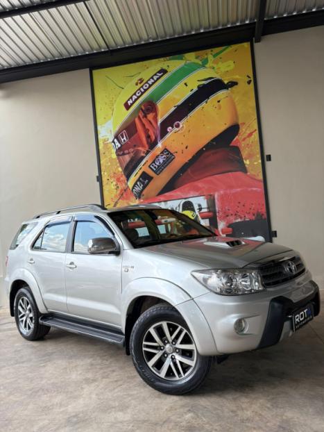 TOYOTA Hilux SW4 3.0 16V 4P SRV 4X4 7 LUGARES TURBO DIESEL AUTOMTICO, Foto 2