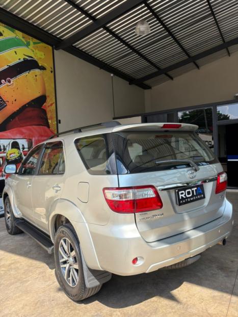 TOYOTA Hilux SW4 3.0 16V 4P SRV 4X4 7 LUGARES TURBO DIESEL AUTOMTICO, Foto 4