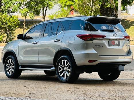 TOYOTA Hilux SW4 4.0 V6 24V 4P AUTOMÁTICO, Foto 4 TOYOTA Hilux SW4 4.0 V6 24V 4P AUTOMÁTICO, Foto 4