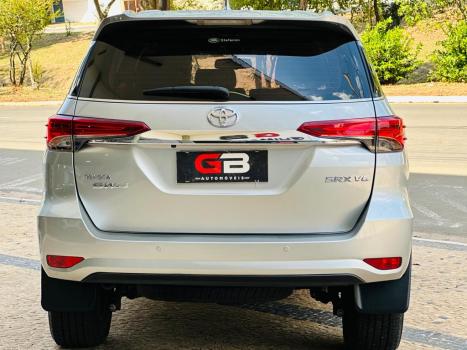 TOYOTA Hilux SW4 4.0 V6 24V 4P AUTOMÁTICO, Foto 5 TOYOTA Hilux SW4 4.0 V6 24V 4P AUTOMÁTICO, Foto 5