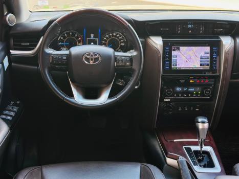 TOYOTA Hilux SW4 4.0 V6 24V 4P AUTOMÁTICO, Foto 7 TOYOTA Hilux SW4 4.0 V6 24V 4P AUTOMÁTICO, Foto 7