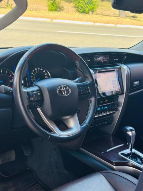 TOYOTA Hilux SW4 4.0 V6 24V 4P AUTOMÁTICO, Foto 8 TOYOTA Hilux SW4 4.0 V6 24V 4P AUTOMÁTICO, Foto 8