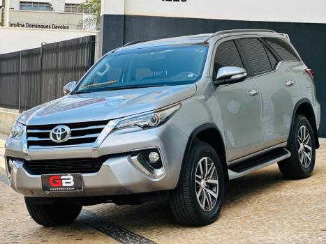 TOYOTA Hilux SW4 4.0 V6 24V 4P AUTOMÁTICO, Foto 3 TOYOTA Hilux SW4 4.0 V6 24V 4P AUTOMÁTICO, Foto 3