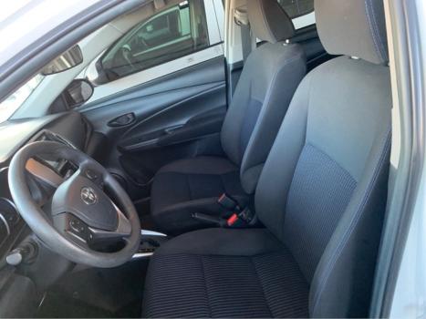 TOYOTA Yaris Hatch 1.5 16V 4P FLEX XL PLUS CONNECT MULTIDRIVE AUTOMTICO CVT, Foto 2