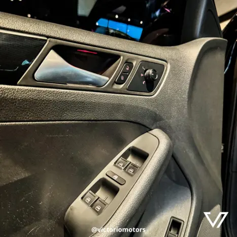 VOLKSWAGEN Jetta 2.0 4P TSI HIGHLINE 211 CV AUTOM�TICO, Foto 14