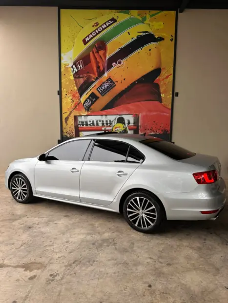 VOLKSWAGEN Jetta 2.0 4P TSI HIGHLINE 200 CV AUTOM�TICO, Foto 3