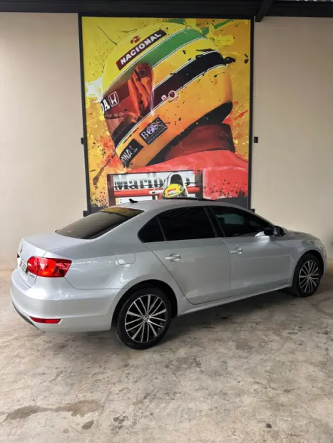 VOLKSWAGEN Jetta 2.0 4P TSI HIGHLINE 200 CV AUTOM�TICO, Foto 4