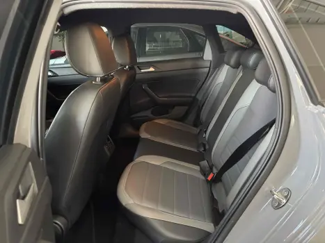 VOLKSWAGEN Nivus 1.0 4P FLEX 200 TSI HIGHLINE TURBO AUTOMÁTICO, Foto 7 VOLKSWAGEN Nivus 1.0 4P FLEX 200 TSI HIGHLINE TURBO AUTOMÁTICO, Foto 7