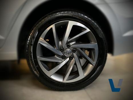 VOLKSWAGEN Virtus 1.0 4P 200 TSI FLEX HIGHLINE AUTOM�TICO, Foto 15