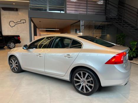 VOLVO S60 2.0 16V 4P T4 KINETIC AUTOM�TICO, Foto 2