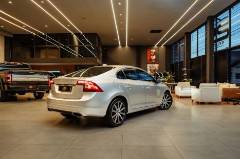 VOLVO S60 2.0 16V 4P T4 KINETIC AUTOMÁTICO, Foto 4