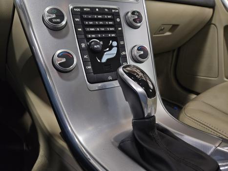 VOLVO XC60 2.0 T5 4P KINETIC DRIVE-E AUTOM�TICO, Foto 13