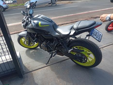 YAMAHA MT-07 700 ABS, Foto 3