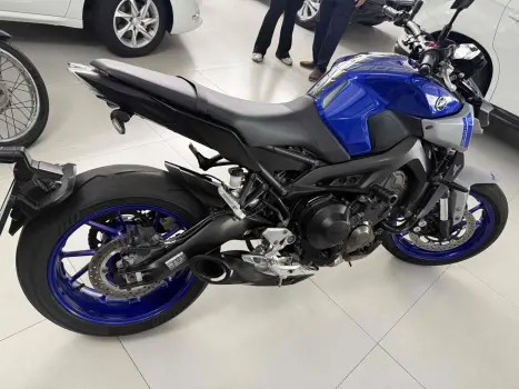 YAMAHA MT-09 850 , Foto 3