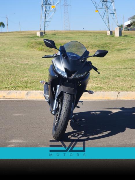 YAMAHA YZF R15 150 ABS, Foto 2