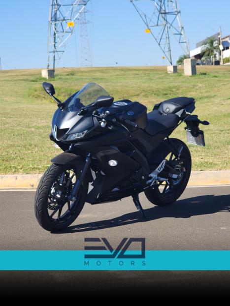 YAMAHA YZF R15 150 ABS, Foto 3