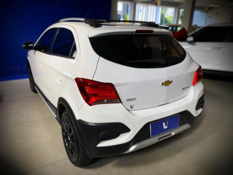 CHEVROLET Onix Hatch 1.4 4P FLEX ACTIV, Foto 6
