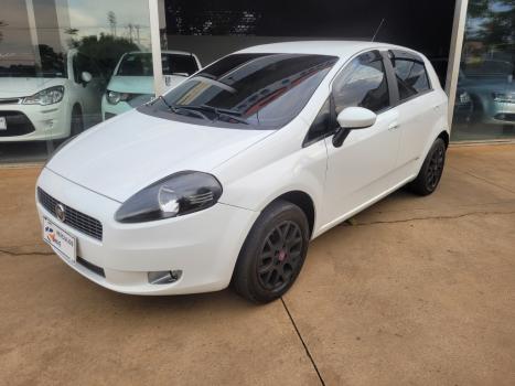 FIAT Punto 1.8 4P HLX FLEX, Foto 1