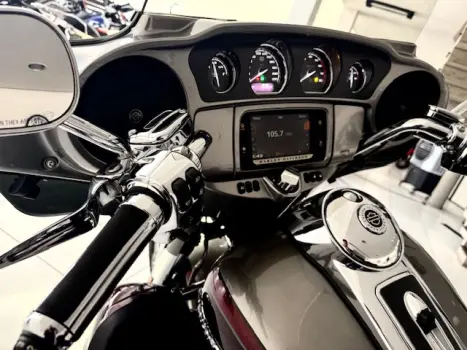 HARLEY DAVIDSON Street Glide CVO 1800, Foto 8