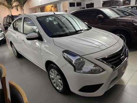 NISSAN Versa Sedan , Foto 2