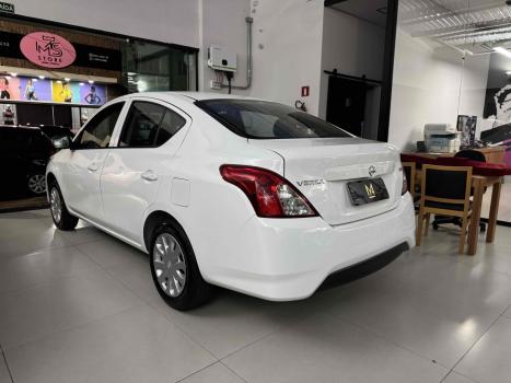 NISSAN Versa Sedan , Foto 4