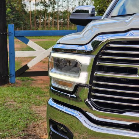 RAM 3500 6.7 I6 LARAMIE CABINE DUPLA TURBO DIESEL AUTOMTICO, Foto 4