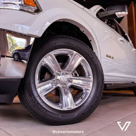 RAM Classic 5.7 V8 32V 4P HEMI LARAMIE AUTOMTICO, Foto 3
