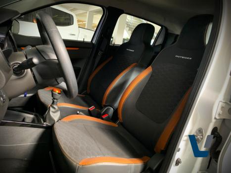 RENAULT Kwid 1.0 12V 4P SCE FLEX OUTSIDER, Foto 9