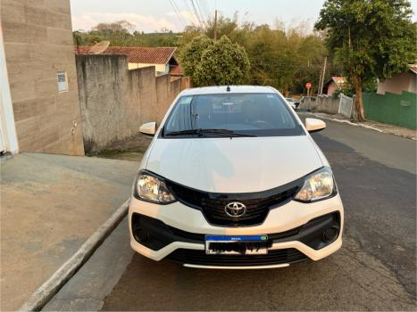 TOYOTA Etios Hatch 1.3 16V 4P FLEX X, Foto 4