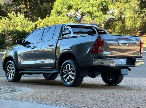 TOYOTA Hilux Caminhonete 2.8 16V SRV 4X4 DIESEL CABINE DUPLA AUTOMTICO, Foto 4